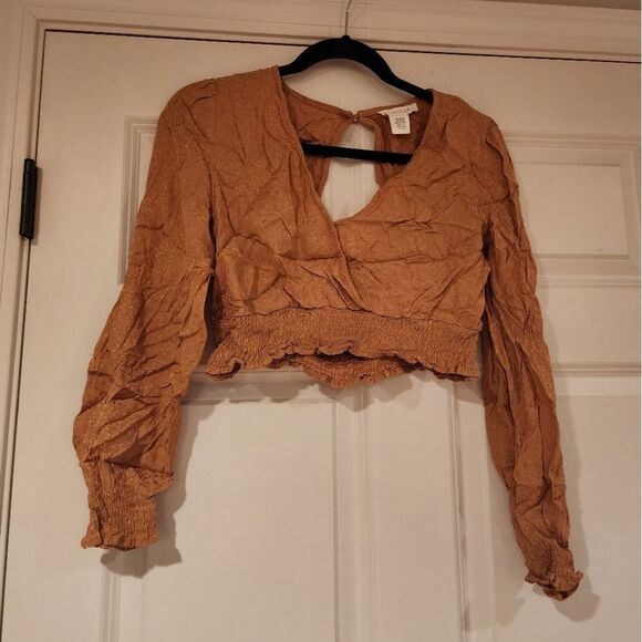 Kirious tan long sleeve crop top with open back L - Picture 1 of 4